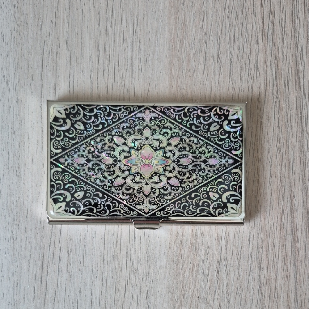 Decorative Floral Mother-of-Pearl Card Holder - Black